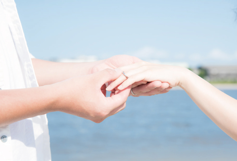 結婚指輪を左手の薬指に着ける理由とは ヴェール 広島市 福山市 婚約指輪と結婚指輪のセレクトショップ